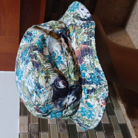 CHUCK ORIGINAL Reversible Bear Bucket Hat Sz OS - Picture 2 of 9